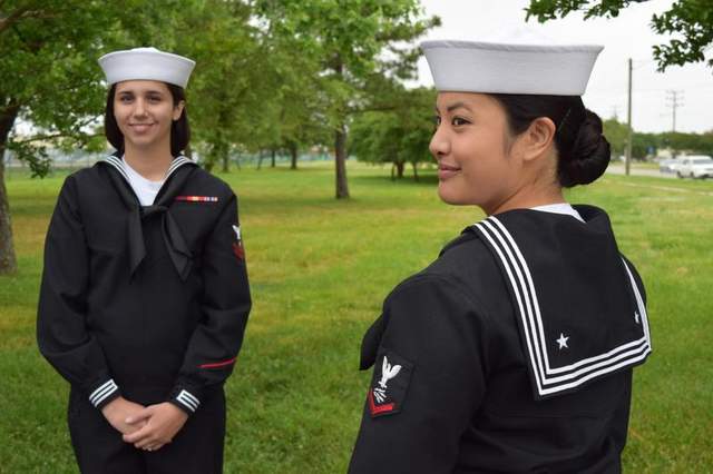 Female sailors offer mixed reviews for crackerjacks