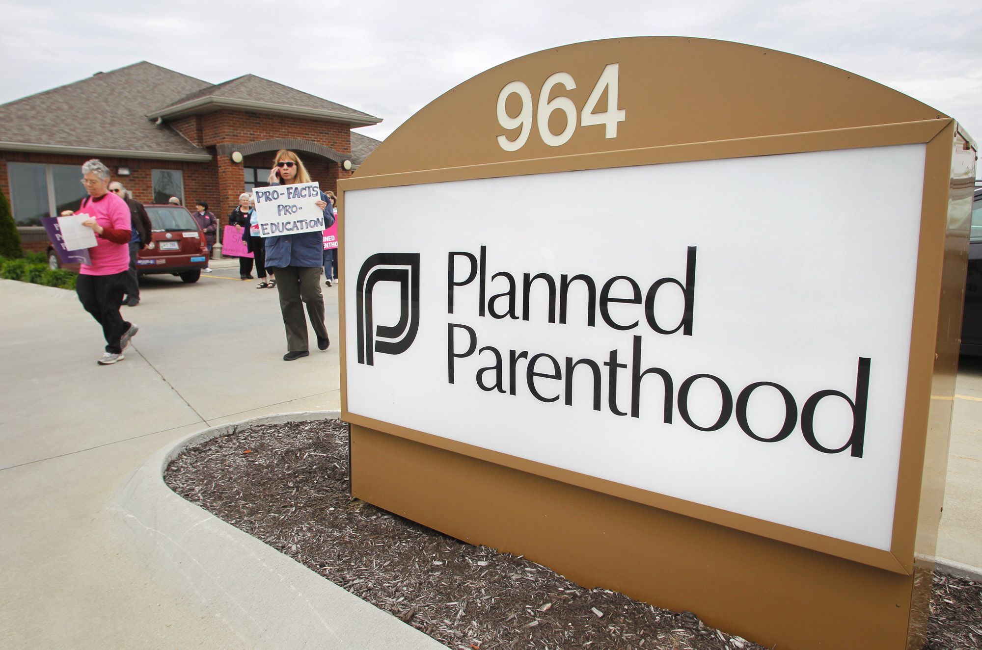 More investigations target Planned Parenthood policies