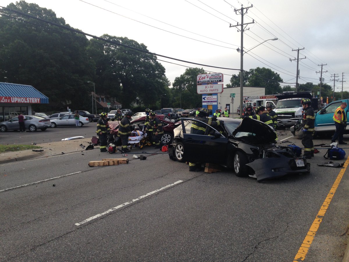 4 injured in multi vehicle accident on Jefferson Ave in Newport News
