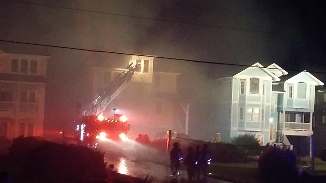 Fire spreads from one rental home to another in Nags Head