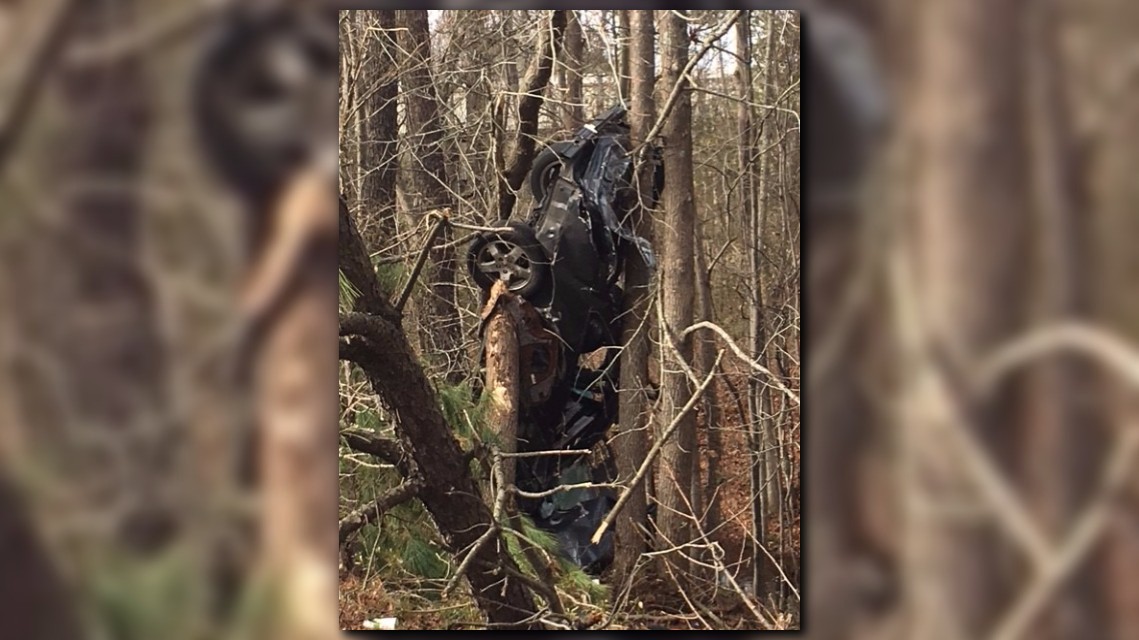 Man dies after being thrown from car in Suffolk crash | 13newsnow.com