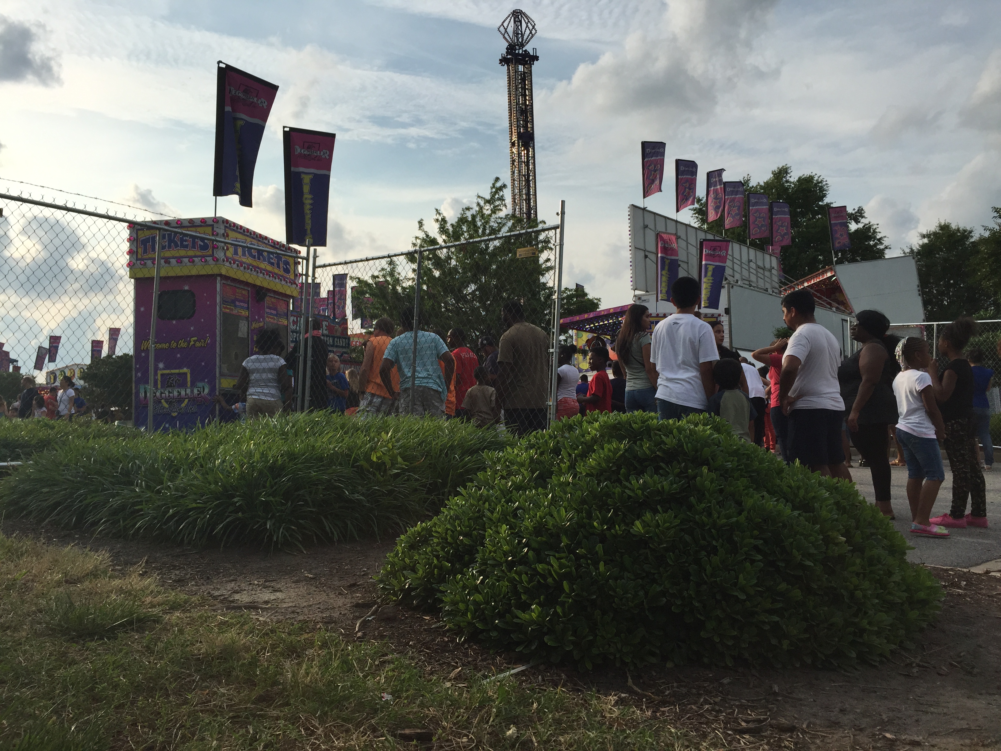Virginia Beach adds fencing, extends hours at carnival | 13newsnow.com